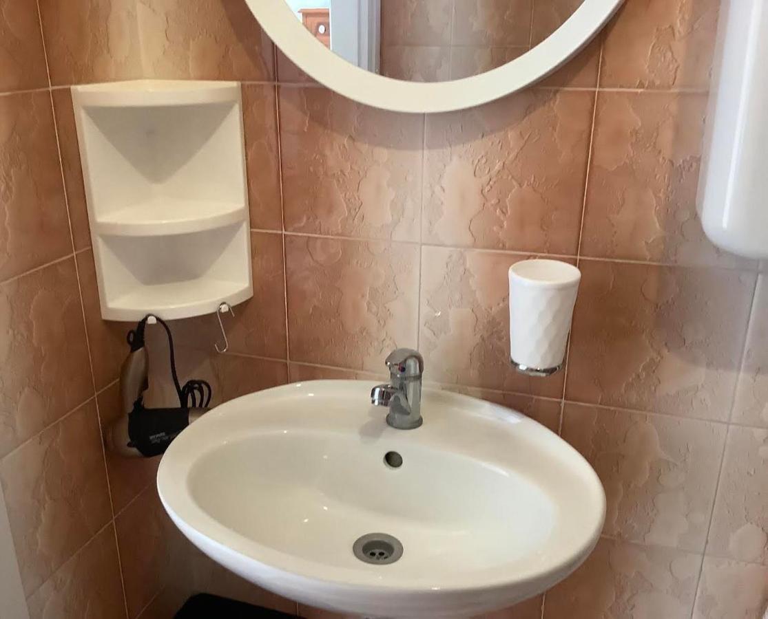 Rooms 22 - Beachfront Primosten Bagian luar foto